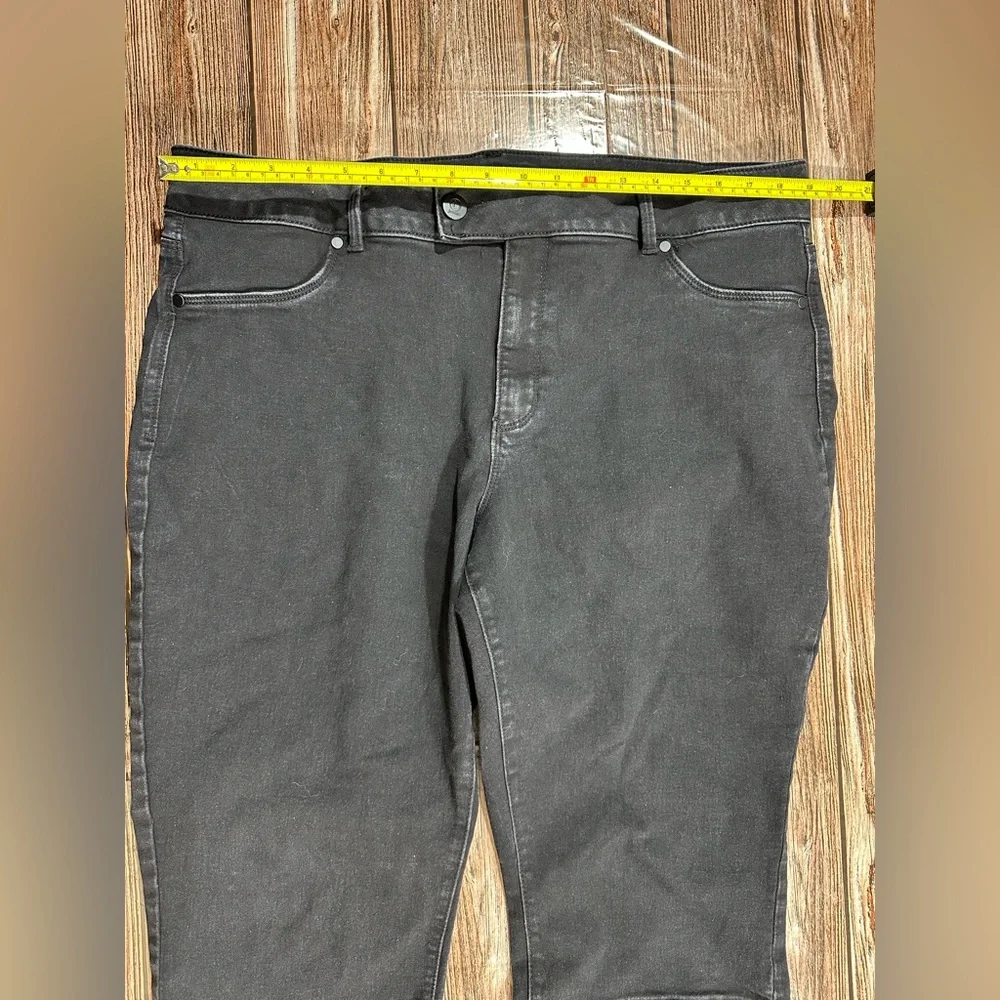 D. Jeans 20W Plus Size Black Denim Stretch Capri Jeans